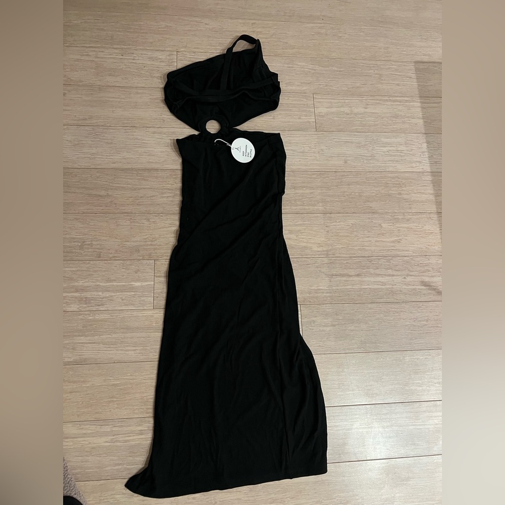 Mid-length, open back Black Sleeveless Dress